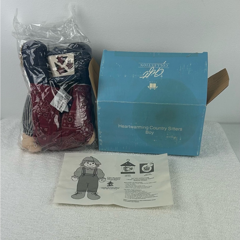 NIB VTG AVON HEARTWARMING COUNTRY SITTERS BOY - Still sealed in Factory plastic